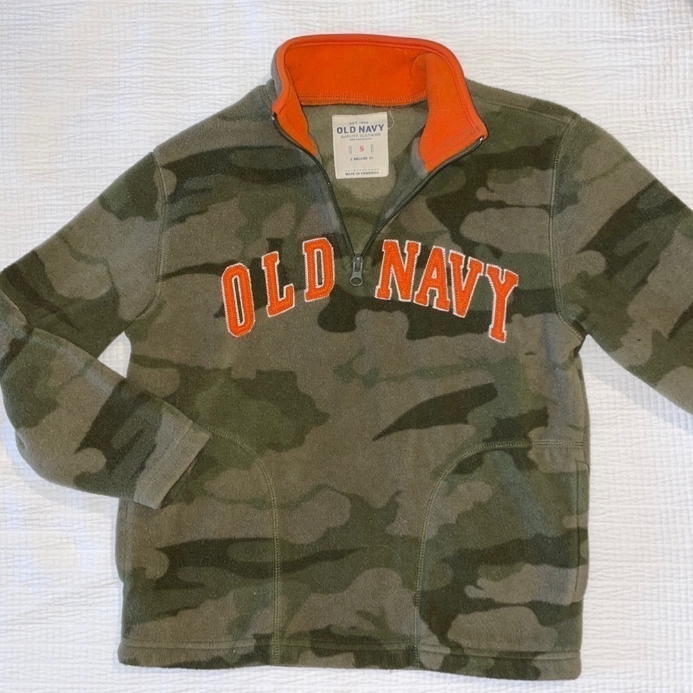 Old Navy boys camo fleece pullover 💚🤎🧡